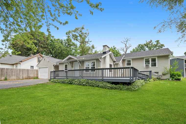 Photo of 23951 N Lakeside Dr Lake Zurich, IL 60047