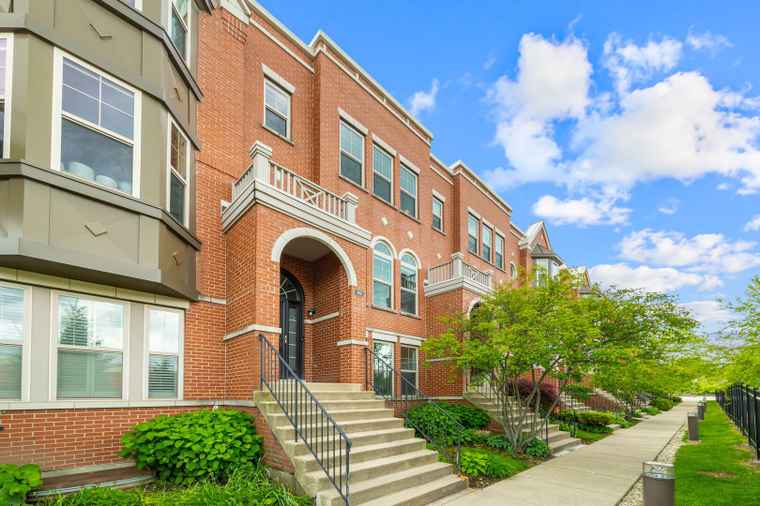 Photo of 302 Narragansett Ct Morton Grove, IL 60053