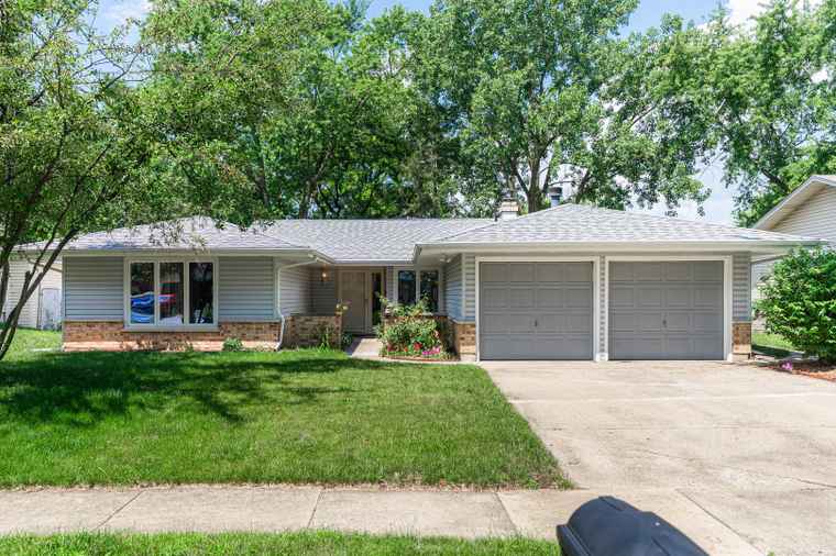 Photo of 129 Mayfield Dr Bolingbrook, IL 60440