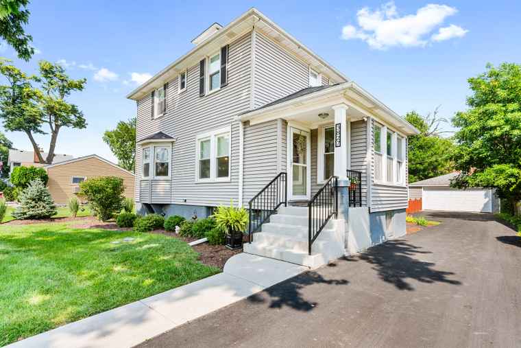 Photo of 3827 Hollywood Ave Brookfield, IL 60513