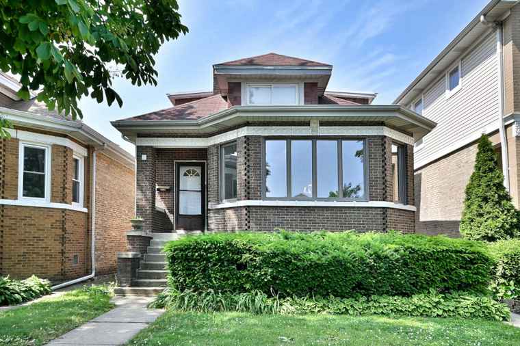 Photo of 7851 W Cressett Dr Elmwood Park, IL 60707