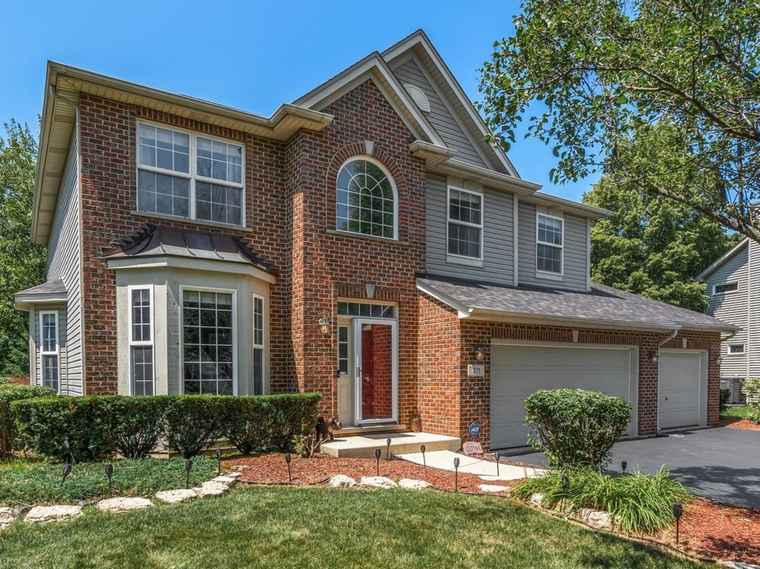 Photo of 211 Cambridge Ct Oswego, IL 60543
