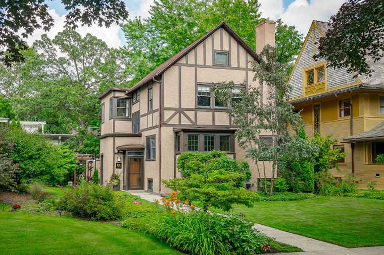 Photo of 538 N East Ave Oak Park, IL 60302