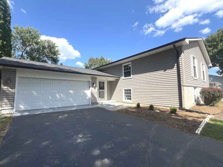 Photo of 780 Merrimac St Cary, IL 60013