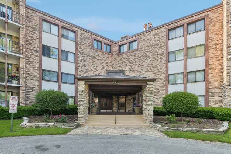 Photo of 250 W Parliament Pl #118 Mount Prospect, IL 60056