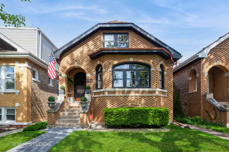 Photo of 3621 Madison Ave Brookfield, IL 60513