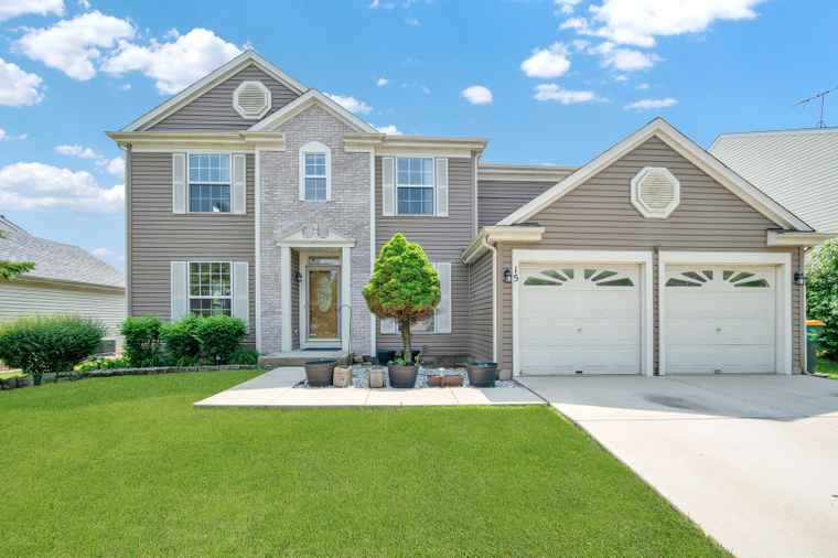 Photo of 15 Harrison Ln Streamwood, IL 60107