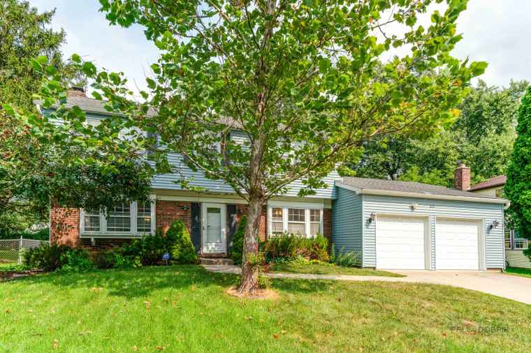 Photo of 610 Checker Dr Buffalo Grove, IL 60089