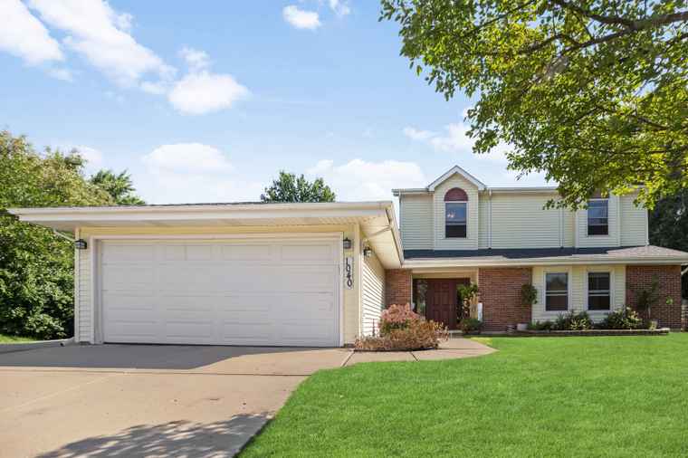 Photo of 1040 Hermitage Ln Hoffman Estates, IL 60169