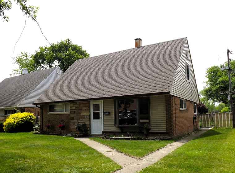 Photo of 17008 Oakwood Ave Lansing, IL 60438