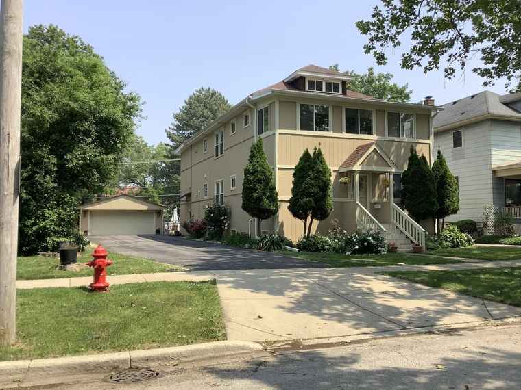 Photo of 8518 Rockefeller Ave Brookfield, IL 60513