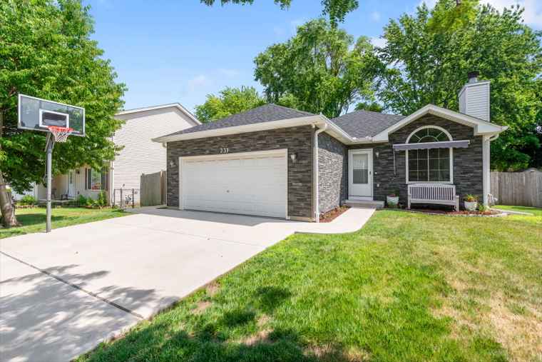 Photo of 231 E Fullerton Ave Glendale Heights, IL 60139