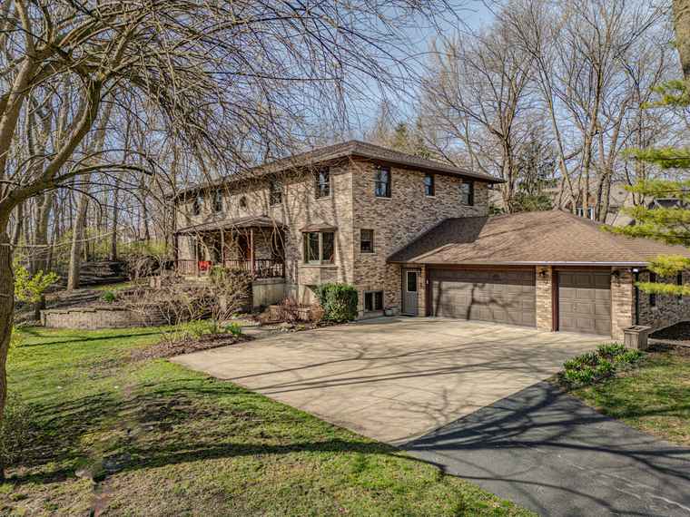 Photo of 12 Winding Creek Rd Yorkville, IL 60560
