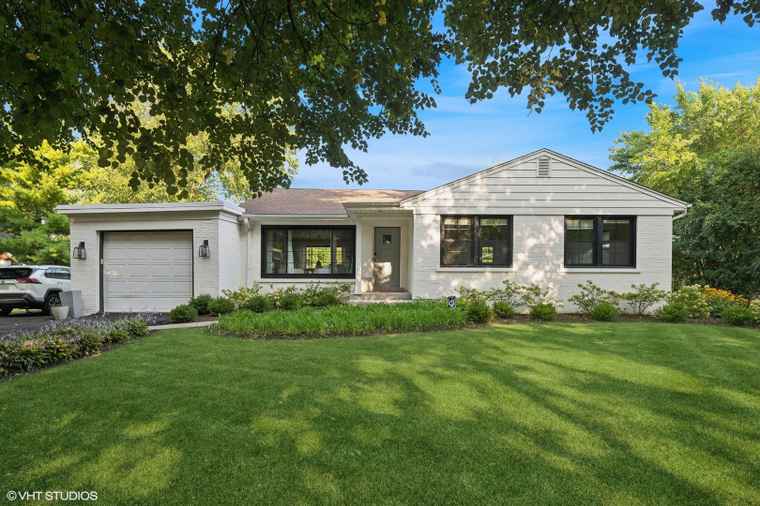 Photo of 1491 Deerfield Pl Highland Park, IL 60035