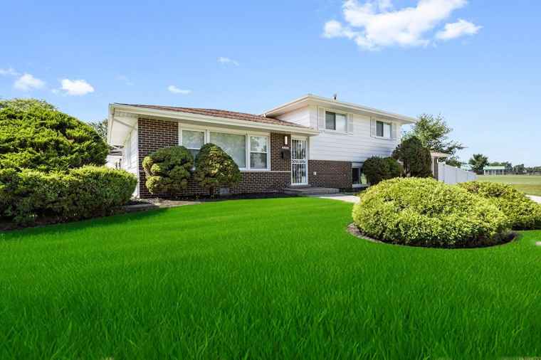 Photo of 4101 Park Ln Country Club Hills, IL 60478