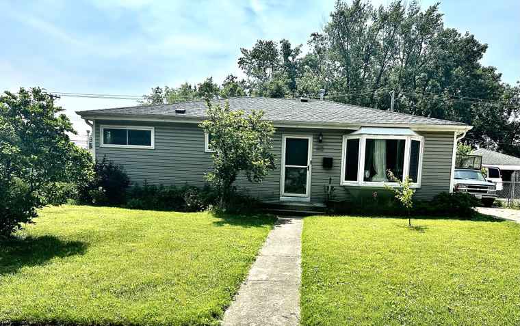 Photo of 612 N Lincoln Ave Villa Park, IL 60181