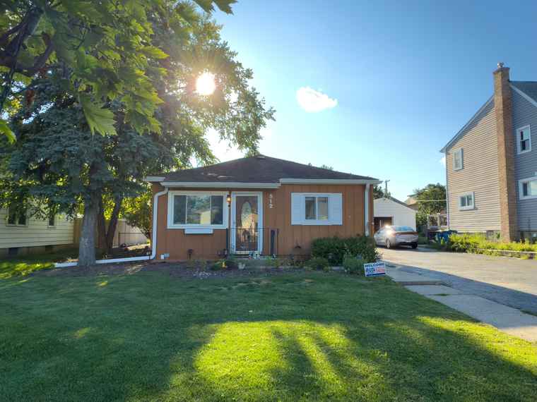 Photo of 512 N Emroy Ave Elmhurst, IL 60126