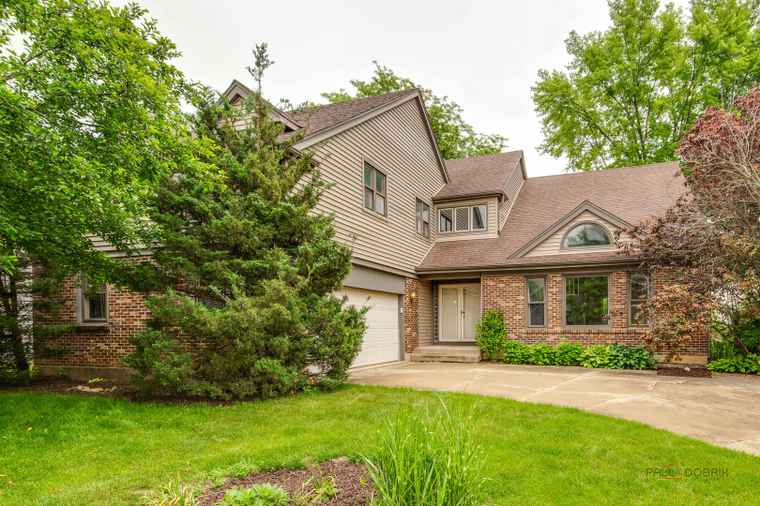 Photo of 621 Raintree Rd Buffalo Grove, IL 60089