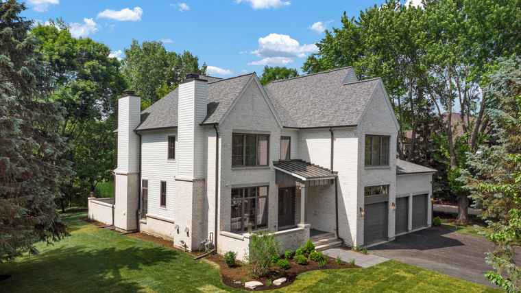 Photo of 610 Fairfield Dr Barrington, IL 60010