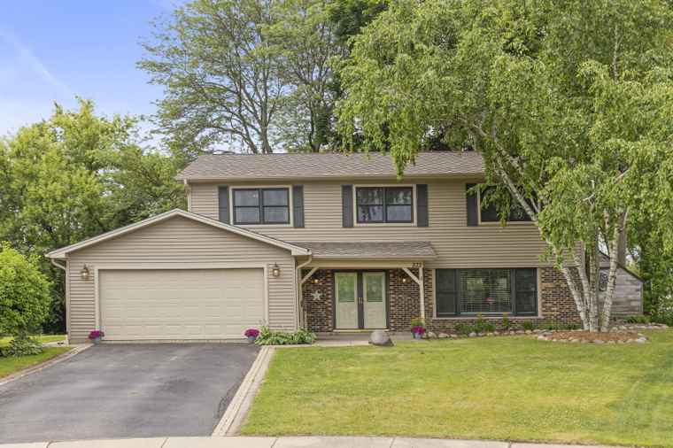 Photo of 573 Surryse Rd Lake Zurich, IL 60047