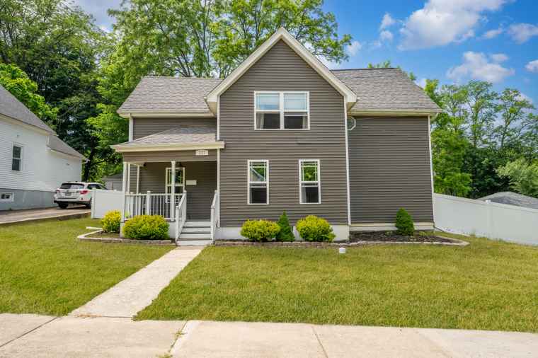 Photo of 221 N 6th St St. Charles, IL 60174