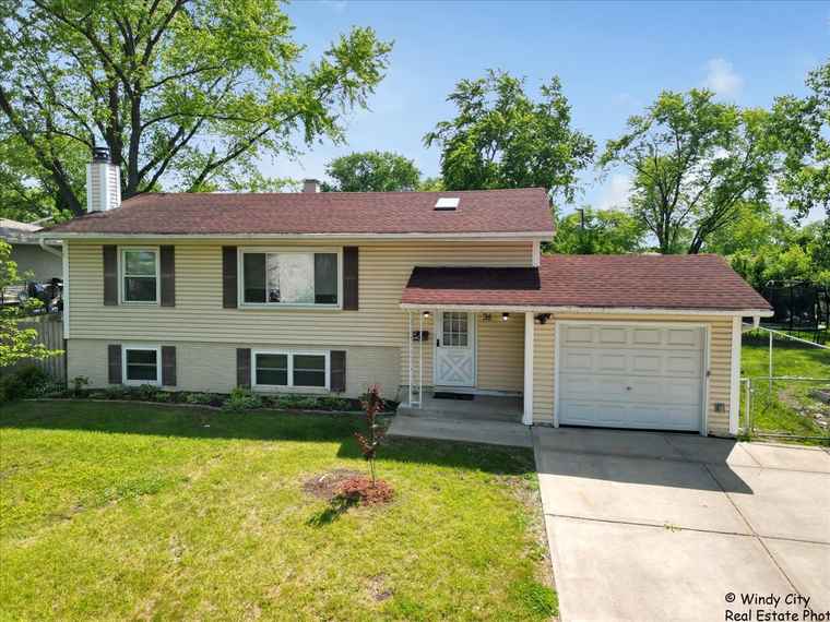 Photo of 36 W Green Meadows Blvd Streamwood, IL 60107