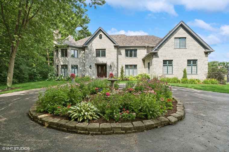 Photo of 1305 Gavin Ct Lake Forest, IL 60045