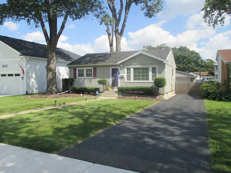 Photo of 439 N Iowa Ave Villa Park, IL 60181