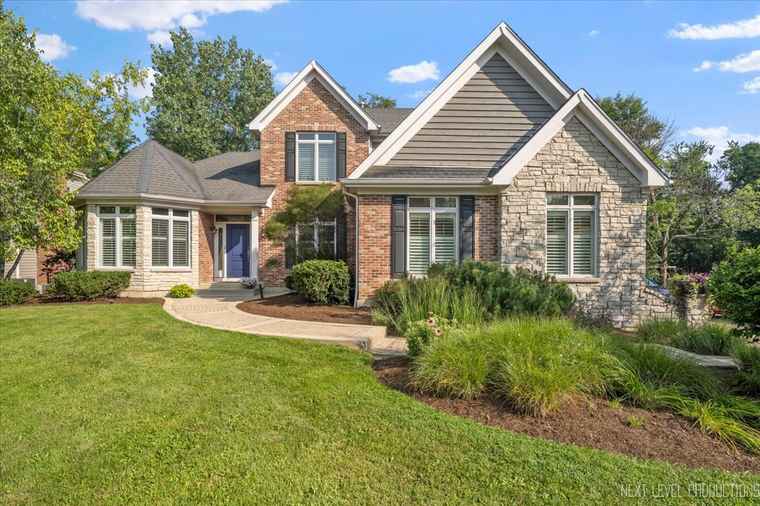 Photo of 821 Plamondon Rd Wheaton, IL 60189