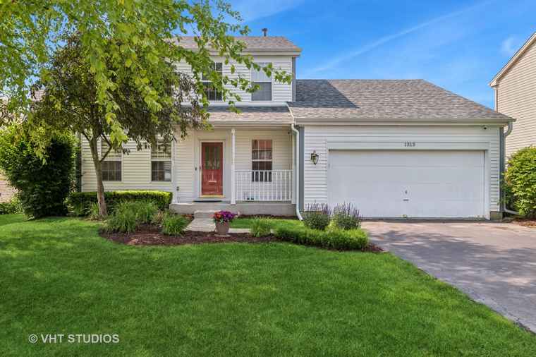 Photo of 1313 Edington Ln Mundelein, IL 60060