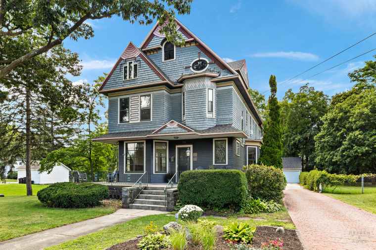 Photo of 84 N Walkup Ave Crystal Lake, IL 60014