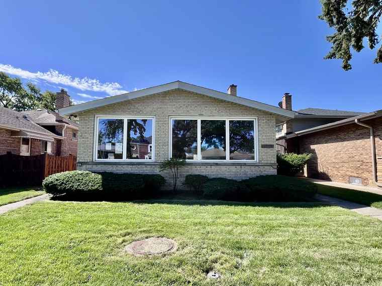 Photo of 4939 Fargo Ave Skokie, IL 60077