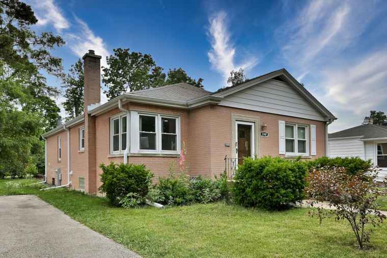 Photo of 1747 Linneman St Glenview, IL 60025