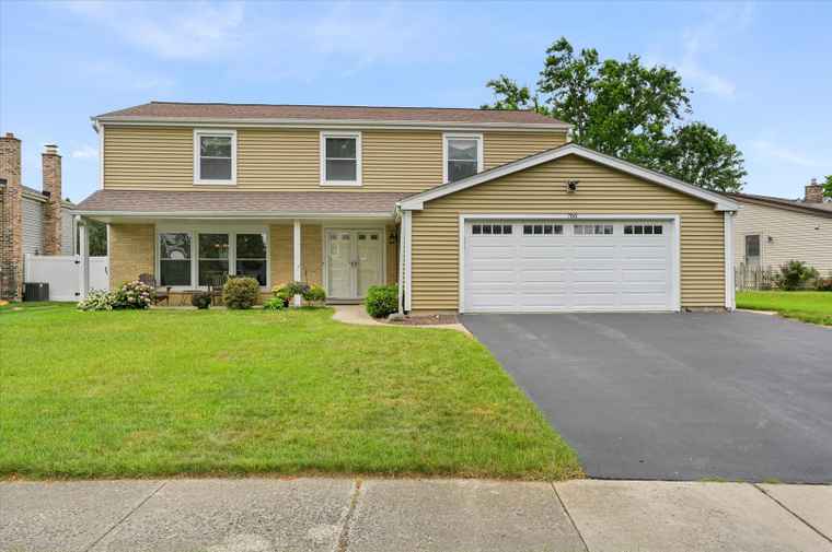 Photo of 766 Oakwood Dr Westmont, IL 60559