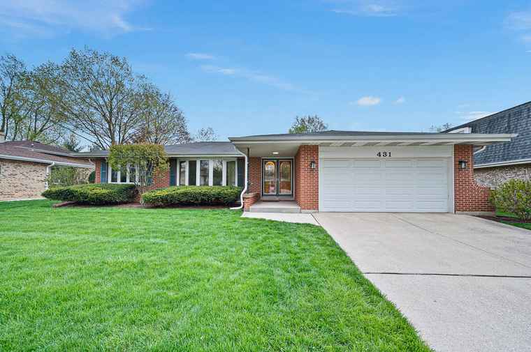 Photo of 431 Valley View Dr Downers Grove, IL 60516