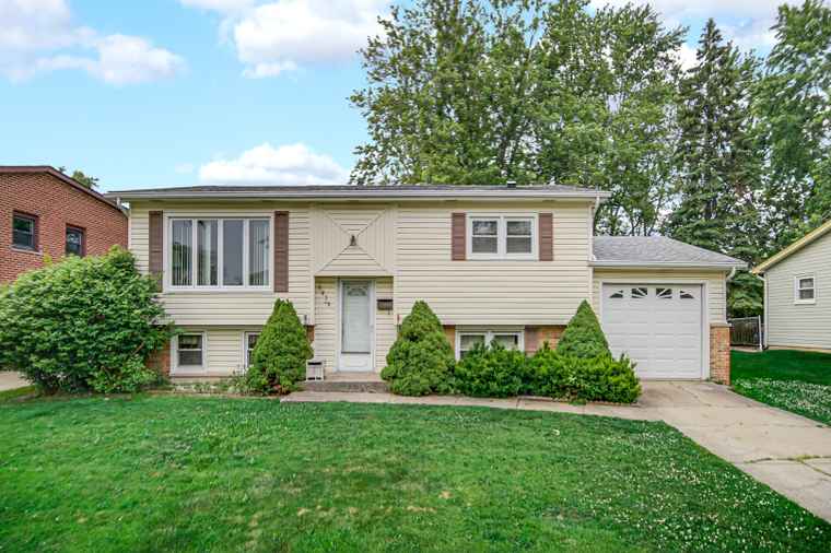 Photo of 5826 Edward Dr Oak Forest, IL 60452