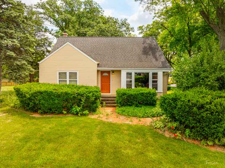 Photo of 7105 Clarendon Hills Rd Darien, IL 60561