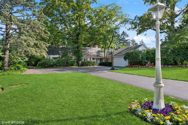 Photo of 70 Estate Dr Glencoe, IL 60022