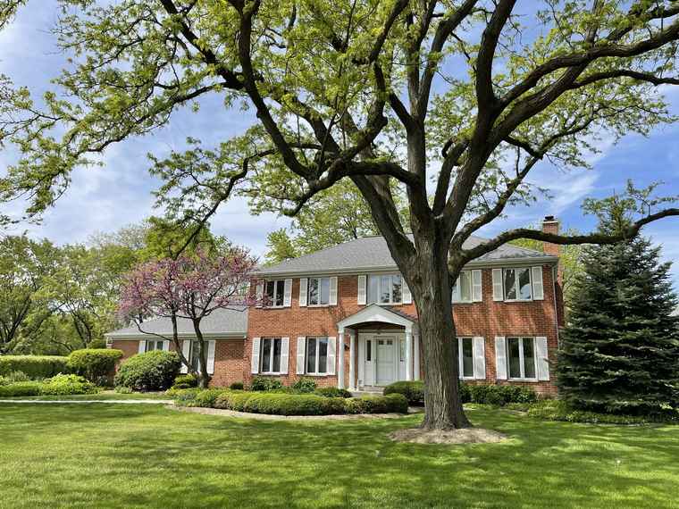 Photo of 6 Kingsbury Ct Oak Brook, IL 60523