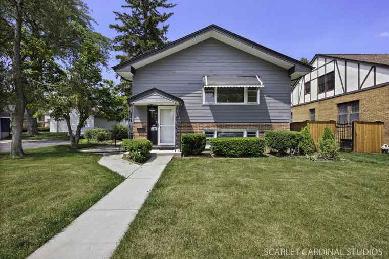 Photo of 140 W Adams St Villa Park, IL 60181