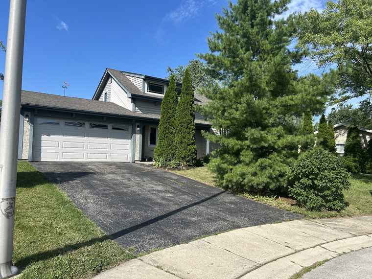 Photo of 118 Davis Ct Bolingbrook, IL 60440