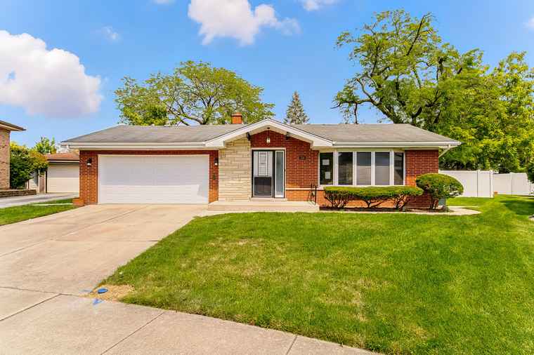 Photo of 554 E 168th Pl South Holland, IL 60473