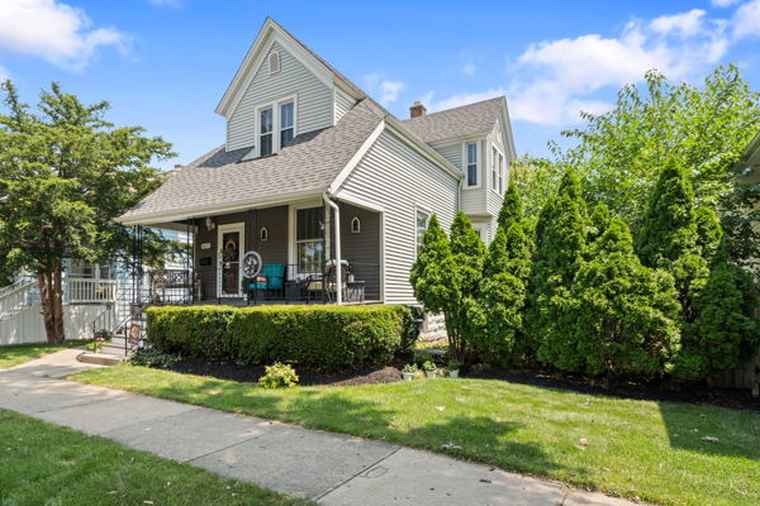 Photo of 3621 Vernon Ave Brookfield, IL 60513