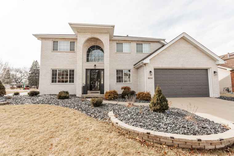 Photo of 18034 Donatus Dr Lansing, IL 60438