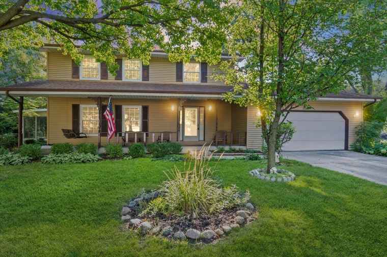 Photo of 2200 Mecan Dr Naperville, IL 60564