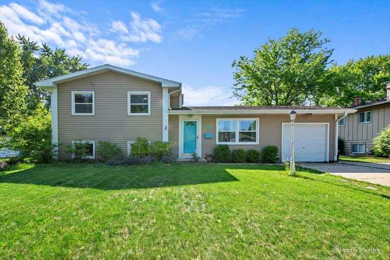 Photo of 860 Darlington Ln Crystal Lake, IL 60014