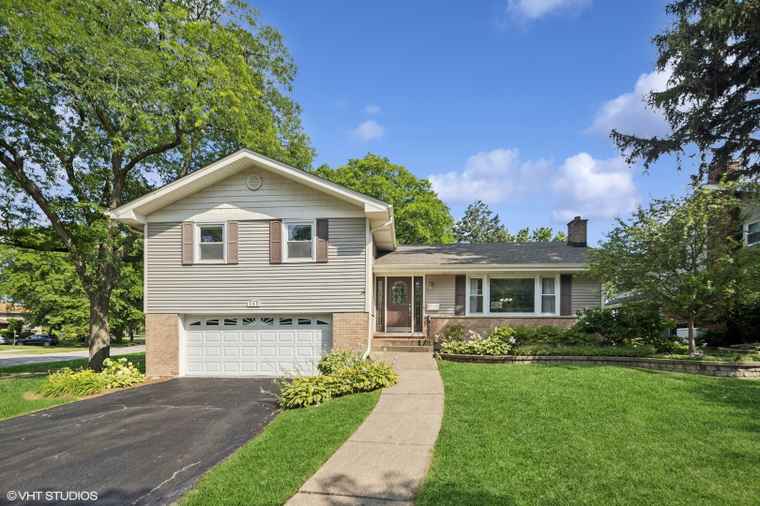 Photo of 305 Willowcrest Dr Villa Park, IL 60181