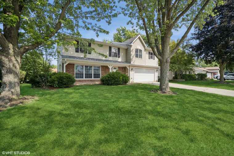 Photo of 370 Hobble Bush Dr Lake Zurich, IL 60047