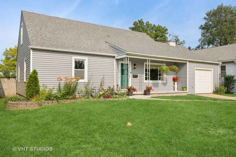 Photo of 176 Mallery Ave Elgin, IL 60123
