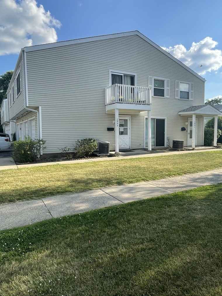 Photo of 192 Mary Ct Unit D Bartlett, IL 60103
